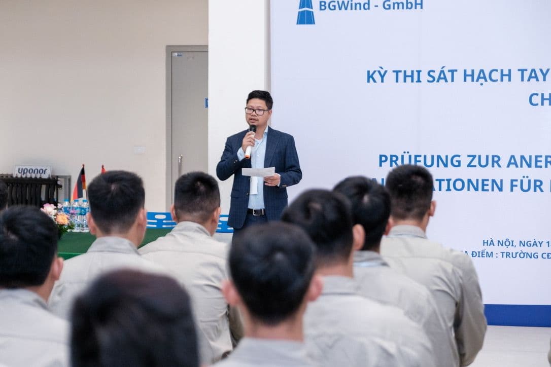 Eröffnung der Prüfungstage: Ein Vertreter von KATA begrüßt die Kandidaten in Hanoi